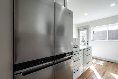 Kitchen - 8693 Mockingbird Ln, Cincinnati, OH 45231 photo 5 of 6