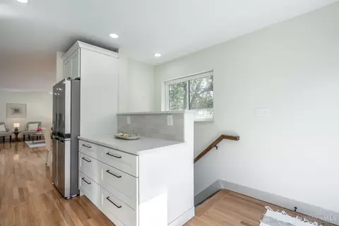 Kitchen - 8693 Mockingbird Ln, Cincinnati, OH 45231 photo 4 of 6