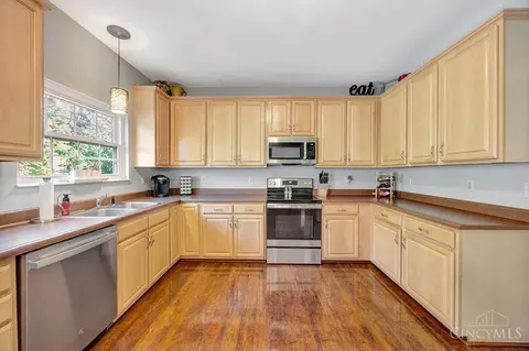 Kitchen - 3894 Bremen Pass, Cleves, OH 45002 photo 3 of 4