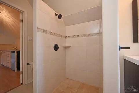 Bath - 1535 Pullan Ave, Cincinnati, OH 45223 photo 8 of 8