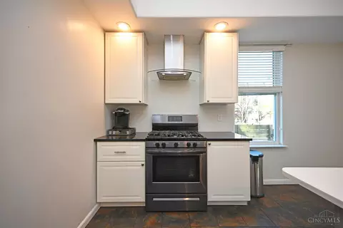 Kitchen - 1535 Pullan Ave, Cincinnati, OH 45223 photo 6 of 7