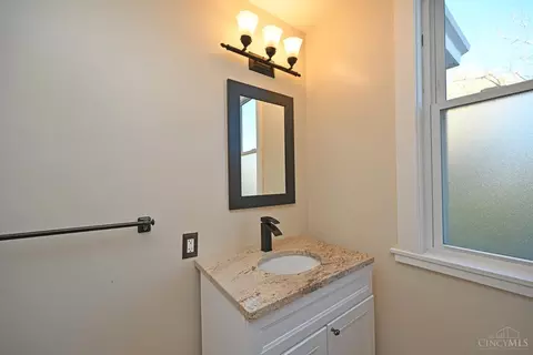 Bath - 1535 Pullan Ave, Cincinnati, OH 45223 photo 4 of 8