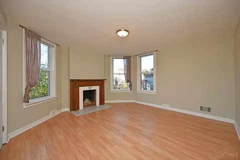 Living - 1535 Pullan Ave, Cincinnati, OH 45223 photo 12 of 15