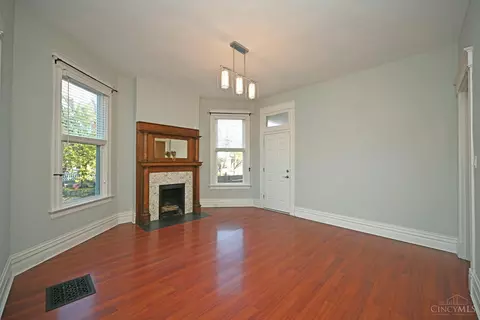 Living - 1535 Pullan Ave, Cincinnati, OH 45223 photo 9 of 15