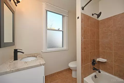 Bath - 1535 Pullan Ave, Cincinnati, OH 45223 photo 2 of 8