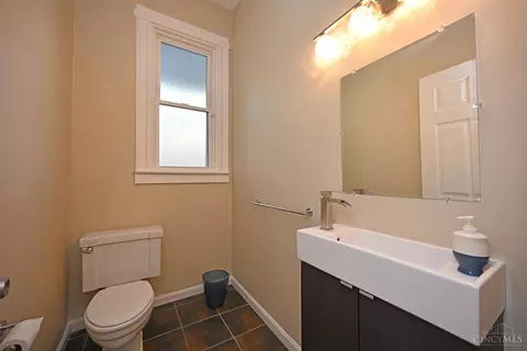 Bath - 1535 Pullan Ave, Cincinnati, OH 45223 photo 1 of 8