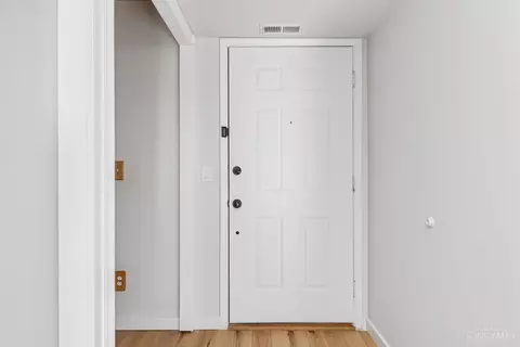 Entry Way - 29 Stillmeadow Dr, Cincinnati, OH 45245 photo 2 of 5