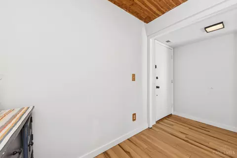 Entry Way - 29 Stillmeadow Dr, Cincinnati, OH 45245 photo 4 of 5