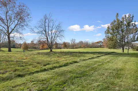 Exterior - 29 Stillmeadow Dr, Cincinnati, OH 45245 photo 6 of 8