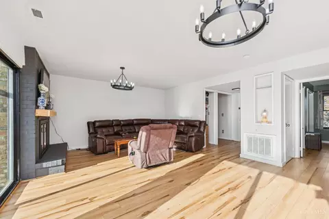 Living - 29 Stillmeadow Dr, Cincinnati, OH 45245 photo 5 of 5