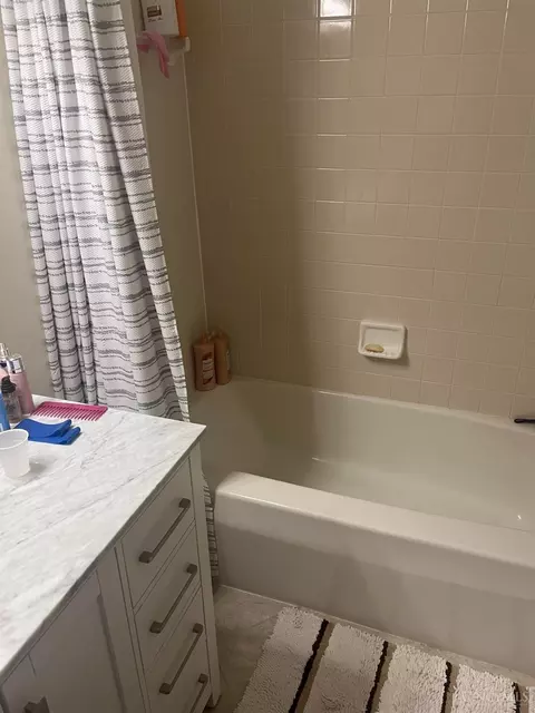 Bath - 3847 Arbor Green Dr, Cincinnati, OH 45255 photo 4 of 5