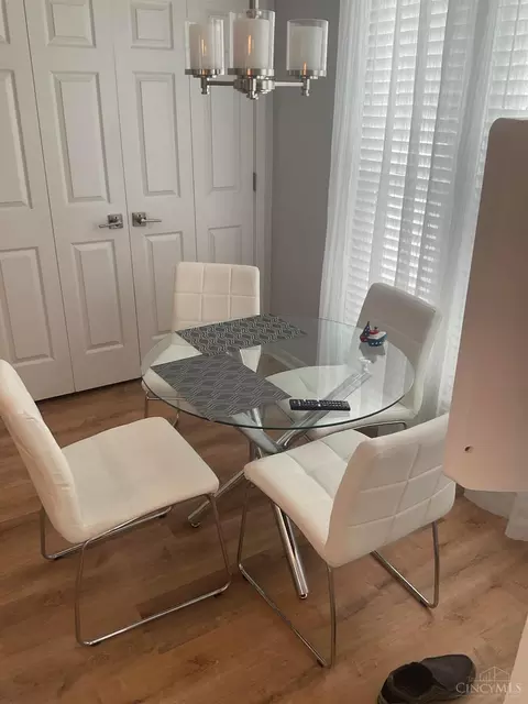 Dining - 3847 Arbor Green Dr, Cincinnati, OH 45255 photo 2 of 3