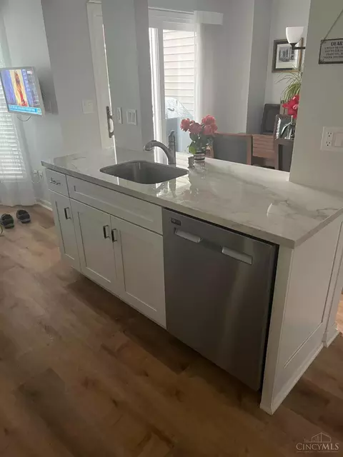Kitchen - 3847 Arbor Green Dr, Cincinnati, OH 45255 photo 3 of 3