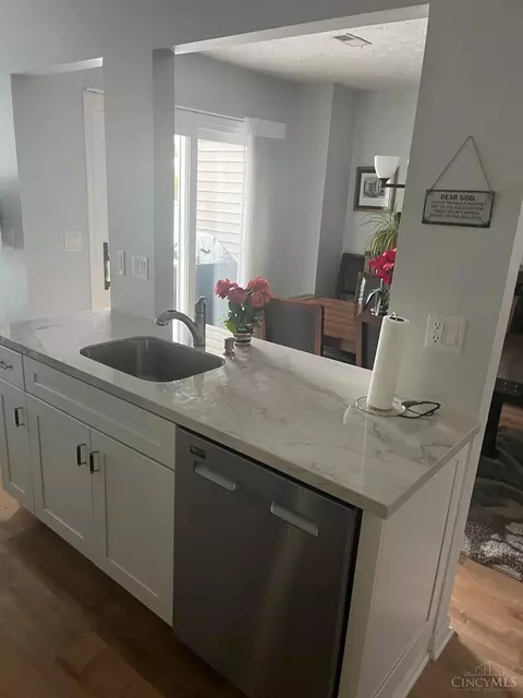 Kitchen - 3847 Arbor Green Dr, Cincinnati, OH 45255 photo 1 of 3