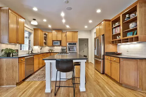Kitchen - 6307 Mercers Pointe Dr, Cincinnati, OH 45244 photo 6 of 7