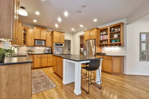 Kitchen - 6307 Mercers Pointe Dr, Cincinnati, OH 45244 photo 2 of 7