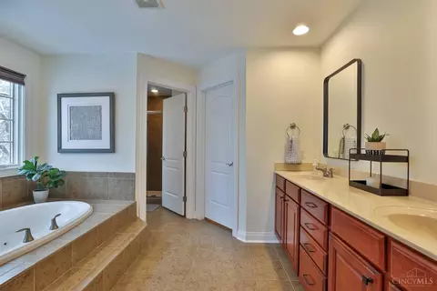 Bath - 6307 Mercers Pointe Dr, Cincinnati, OH 45244 photo 2 of 6