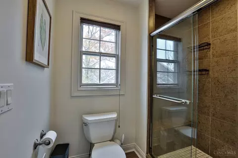 Bath - 6307 Mercers Pointe Dr, Cincinnati, OH 45244 photo 4 of 6