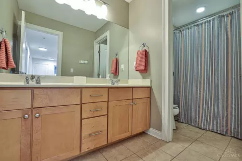 Bath - 6307 Mercers Pointe Dr, Cincinnati, OH 45244 photo 5 of 6