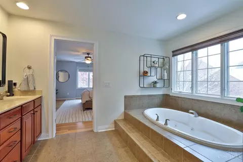 Bath - 6307 Mercers Pointe Dr, Cincinnati, OH 45244 photo 3 of 6