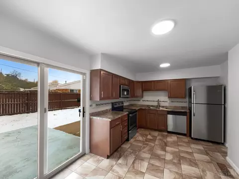 Kitchen - 6 Twinbrook Dr, Hamilton, OH 45013 photo 2 of 3