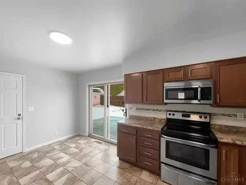 Kitchen - 6 Twinbrook Dr, Hamilton, OH 45013 photo 1 of 3