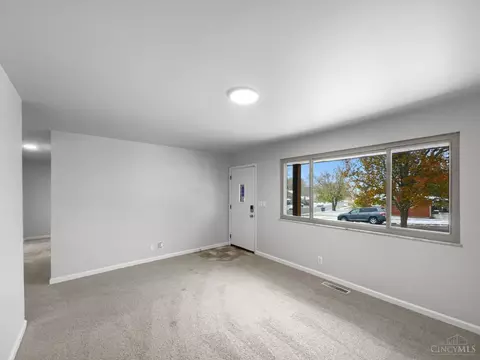 Living - 6 Twinbrook Dr, Hamilton, OH 45013 photo 1 of 2