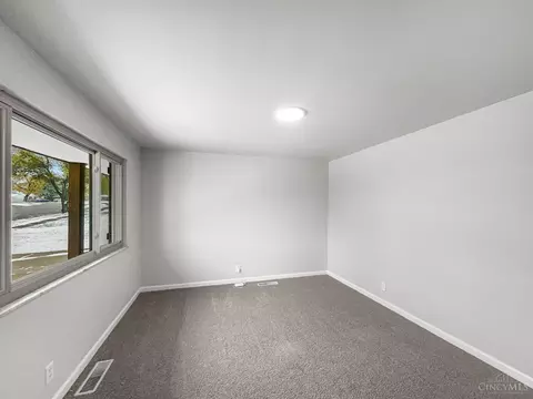 Living - 6 Twinbrook Dr, Hamilton, OH 45013 photo 2 of 2