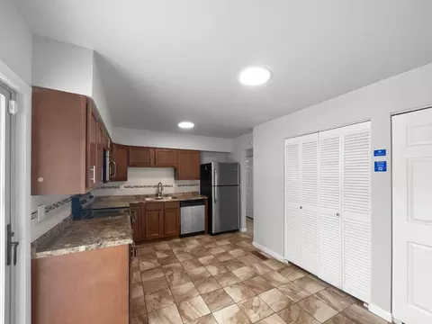 Kitchen - 6 Twinbrook Dr, Hamilton, OH 45013 photo 3 of 3
