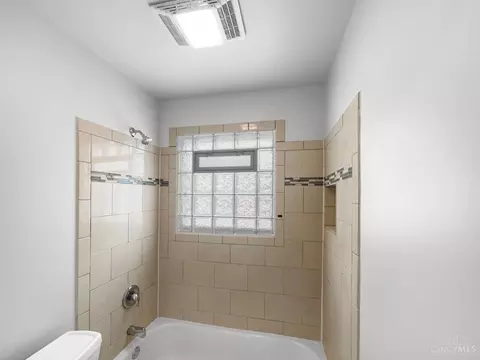 Bath - 6 Twinbrook Dr, Hamilton, OH 45013 photo 2 of 2
