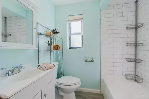Bath - 1429 Covedale Ave, Cincinnati, OH 45238 photo 1 of 3