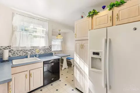 Kitchen - 2197 Crane Ave, Cincinnati, OH 45207 photo 2 of 4