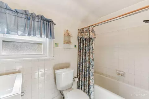 Bath - 2197 Crane Ave, Cincinnati, OH 45207 photo 1 of 3