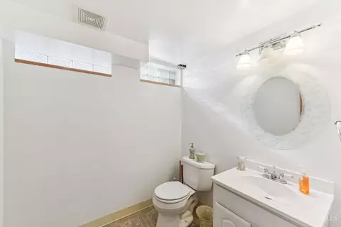Bath - 2197 Crane Ave, Cincinnati, OH 45207 photo 3 of 3