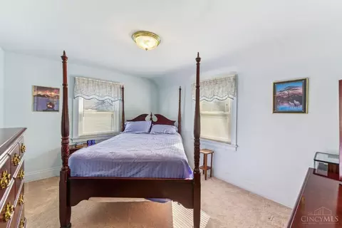 Bedroom - 2197 Crane Ave, Cincinnati, OH 45207 photo 2 of 7