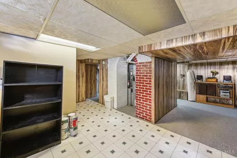 Entry Way - 2197 Crane Ave, Cincinnati, OH 45207 photo 1 of 2