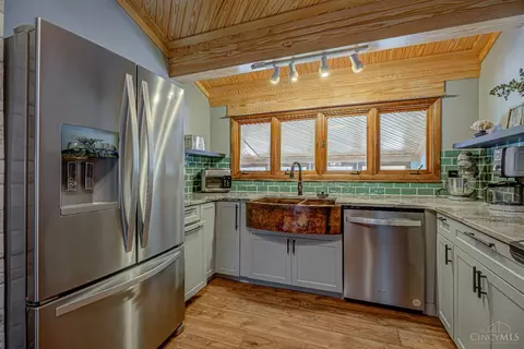 Kitchen - 7674 Briargreen Ln, Cincinnati, OH 45248 photo 3 of 5