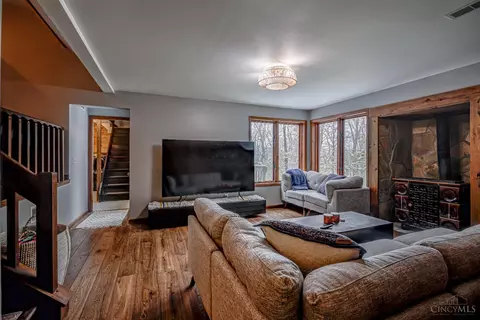Living - 7674 Briargreen Ln, Cincinnati, OH 45248 photo 3 of 5