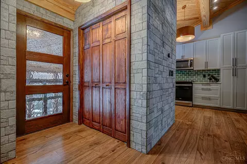 Entry Way - 7674 Briargreen Ln, Cincinnati, OH 45248 photo 5 of 5