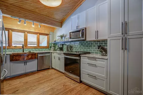 Kitchen - 7674 Briargreen Ln, Cincinnati, OH 45248 photo 1 of 5