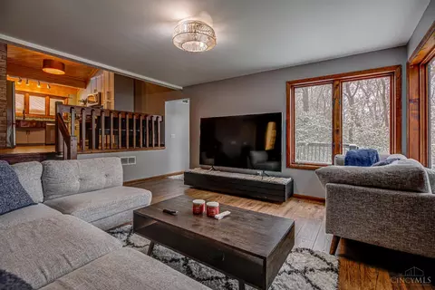Living - 7674 Briargreen Ln, Cincinnati, OH 45248 photo 5 of 5