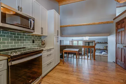 Kitchen - 7674 Briargreen Ln, Cincinnati, OH 45248 photo 4 of 5