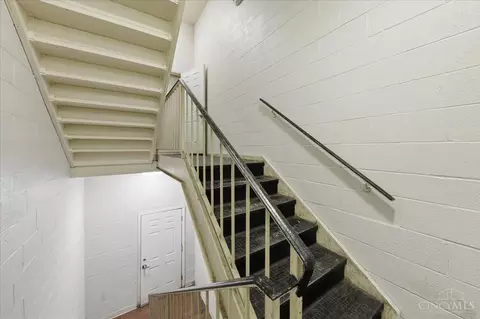 Entry Way - 1636 Summit Rd, Cincinnati, OH 45237 photo 2 of 3