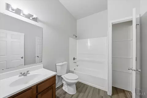 Bath - 1636 Summit Rd, Cincinnati, OH 45237 photo 1 of 2