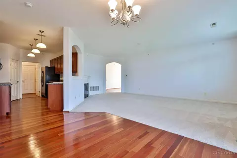 Living - 7589 Skyview Cir, Cincinnati, OH 45248 photo 6 of 8