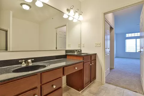 Bath - 7589 Skyview Cir, Cincinnati, OH 45248 photo 1 of 5