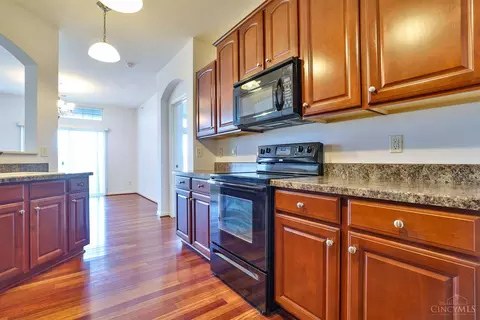 Kitchen - 7589 Skyview Cir, Cincinnati, OH 45248 photo 2 of 3