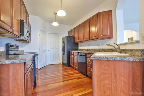 Kitchen - 7589 Skyview Cir, Cincinnati, OH 45248 photo 1 of 3