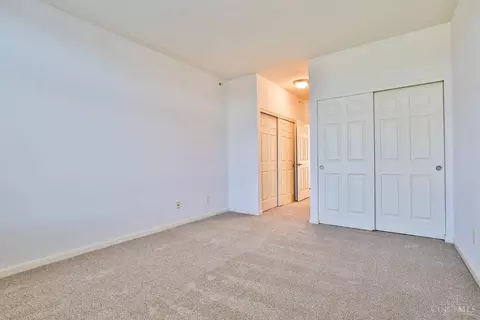 Bedroom - 7589 Skyview Cir, Cincinnati, OH 45248 photo 2 of 2