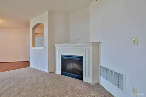 Living - 7589 Skyview Cir, Cincinnati, OH 45248 photo 8 of 8